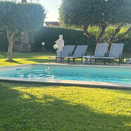 Con Piscina וילה